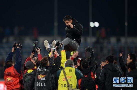 22, 特鲁瓦保级成功球迷狂欢庆祝整夜  